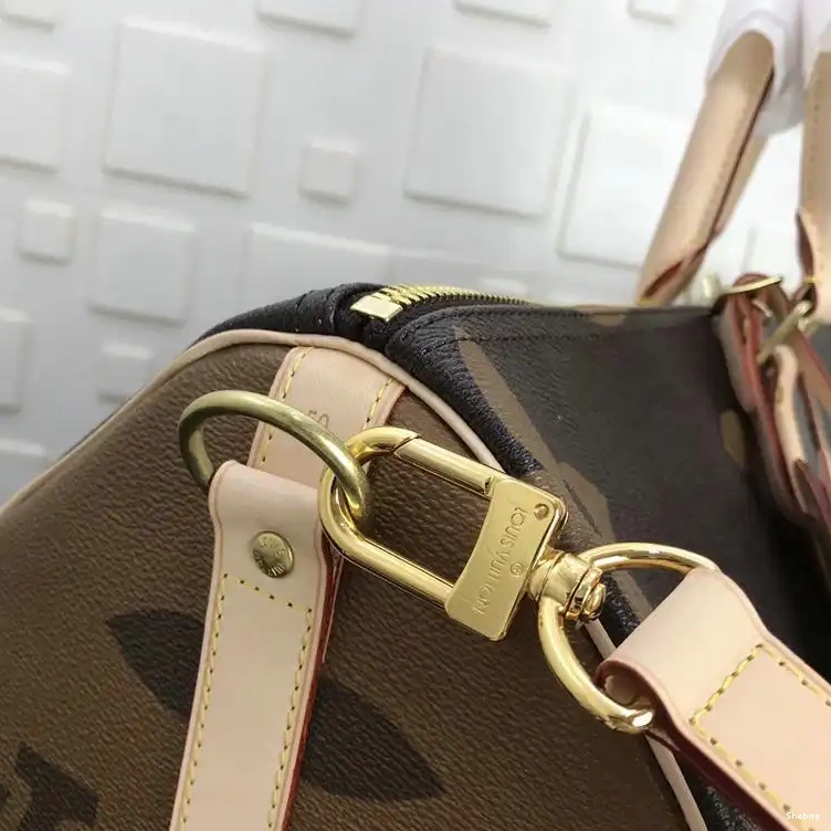 19T1L0005 LV Bags 0819